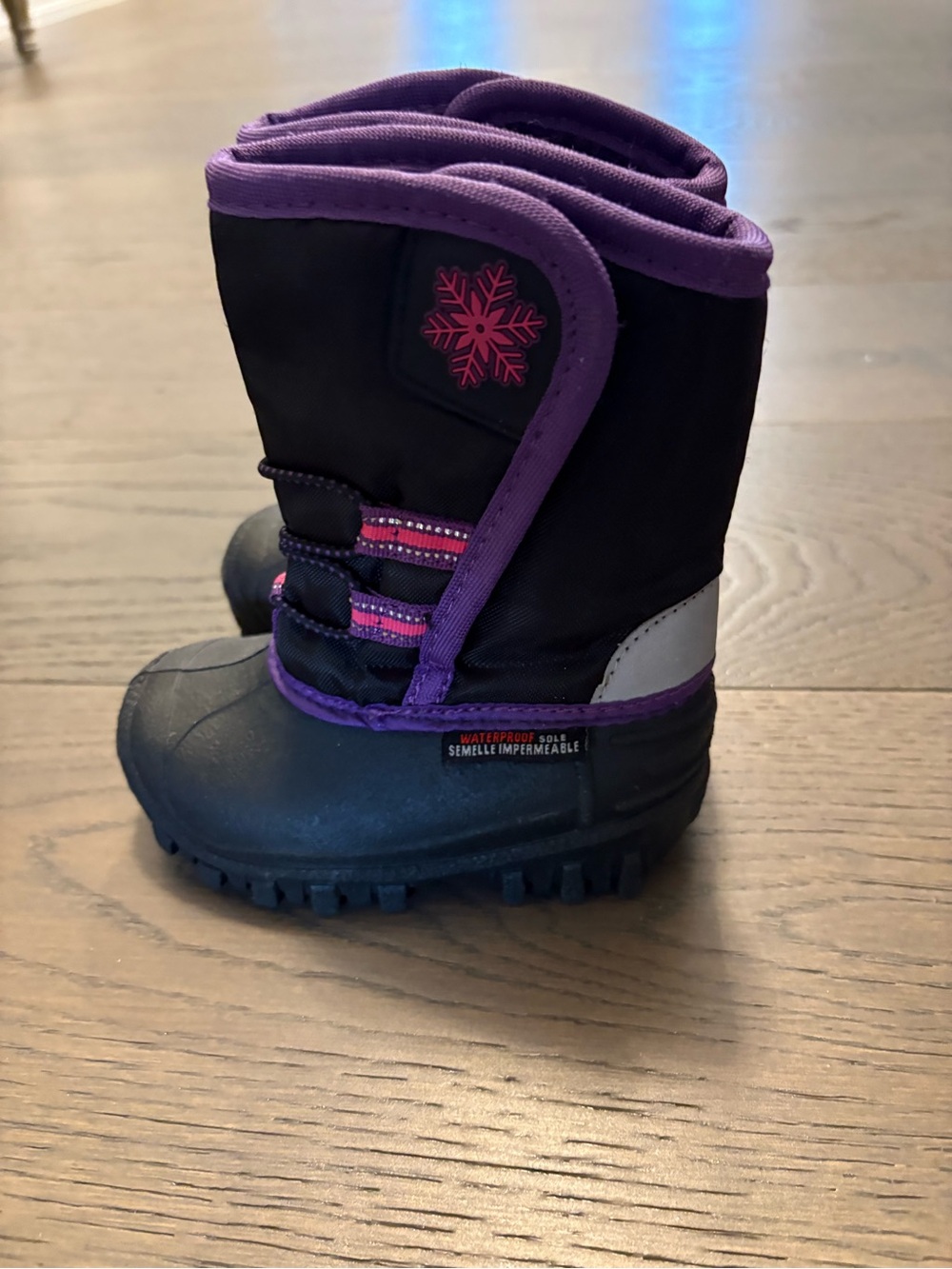 Girls warm winter boots sz 6T brand new ret $89
